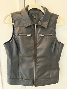 Baccini Black Zip Vest